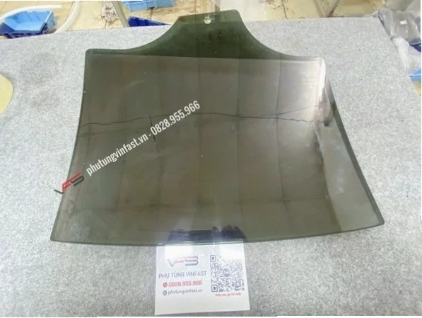 Kính chắn gió cửa sau trái VinFast Lux A