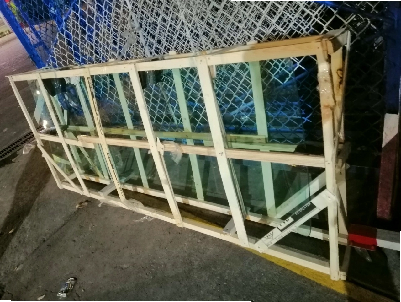Kính chắn gió xe tải TPHCM