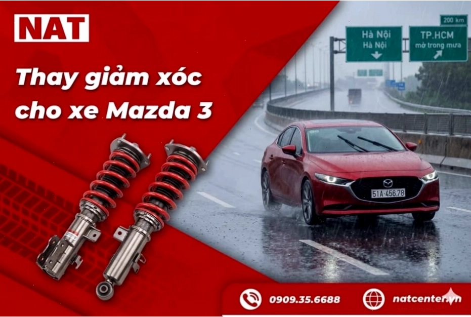 Kỹ thuật viên đang kiểm tra giảm xóc sau xe Mazda 3