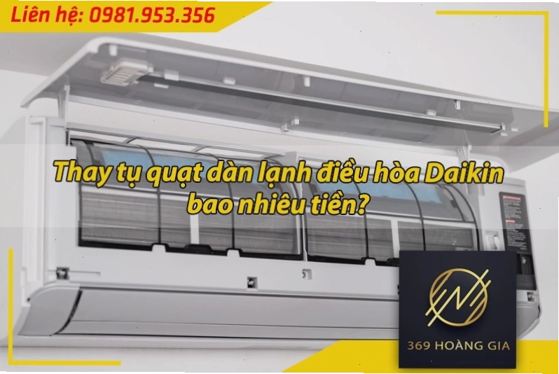 Kỹ thuật viên đang kiểm tra tụ điện quạt dàn lạnh điều hòa Daikin