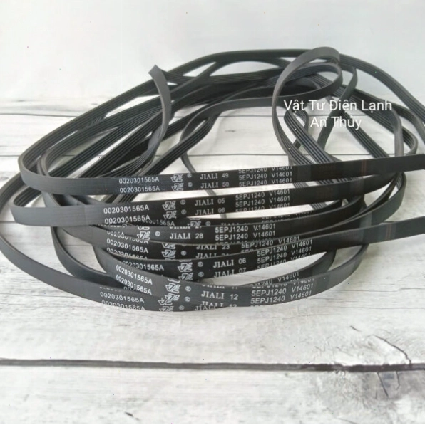 Lắp dây curoa máy giặt Aqua mới vào puly