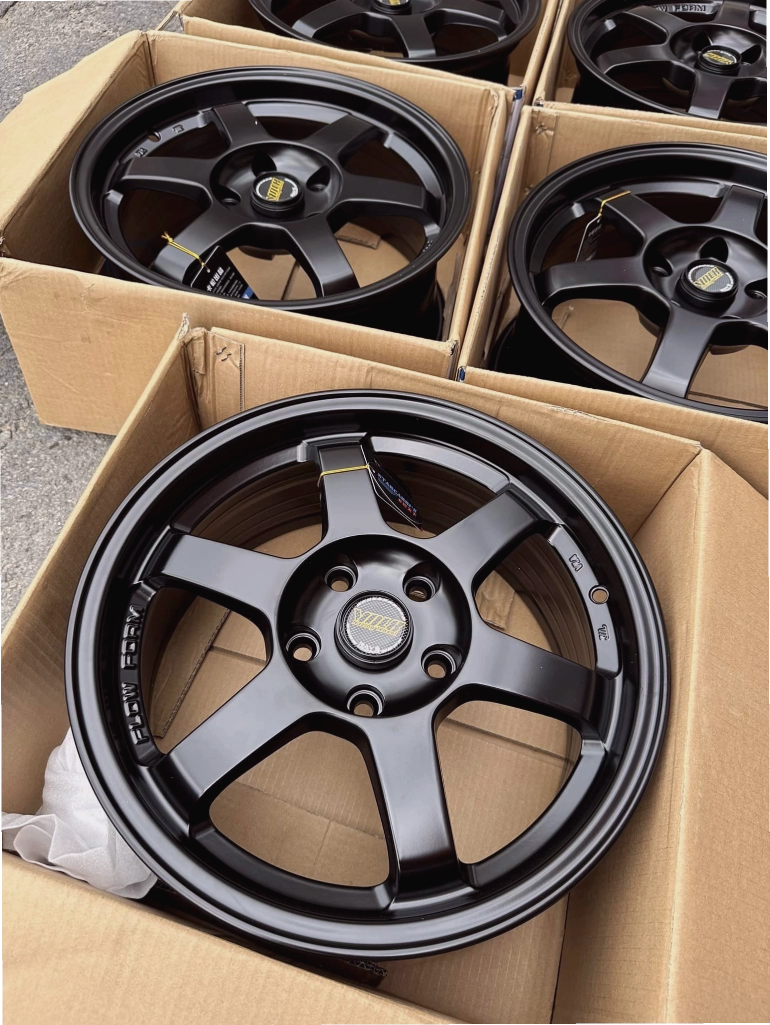 Mâm 16 inch 6 cánh màu đen cho Xpander