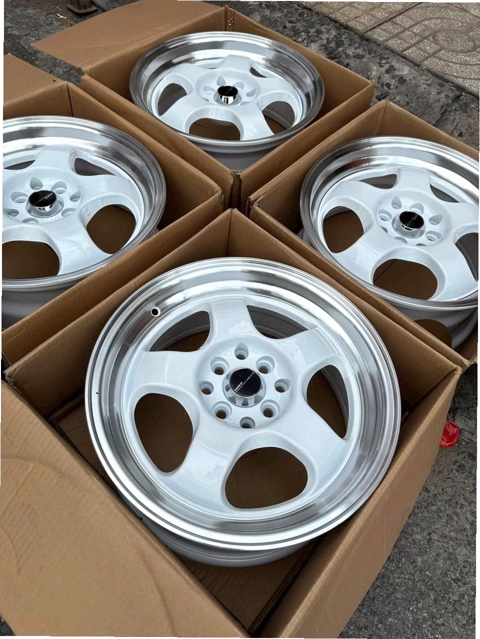 Mâm độ 16 inch màu trắng 5 cánh thể thao