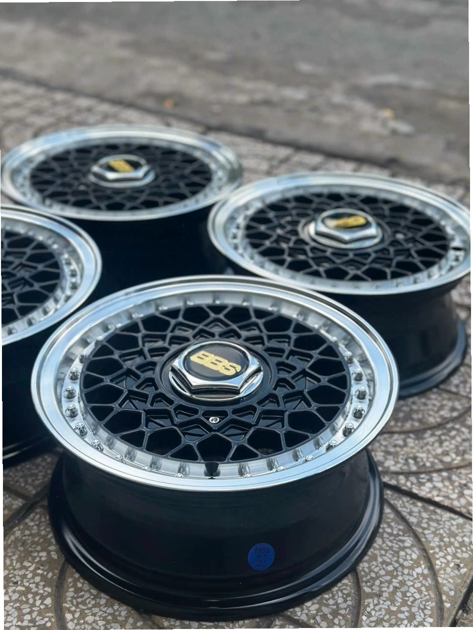 Mâm xe Suzuki 12 inch màu đen nút bạc