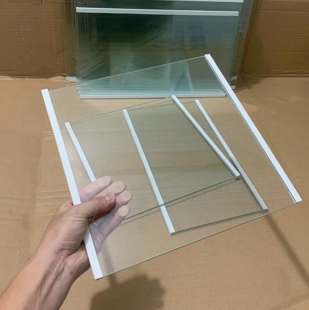 Mẫu khay kính tủ lạnh được lắp đặt gọn gàng, tối ưu không gian