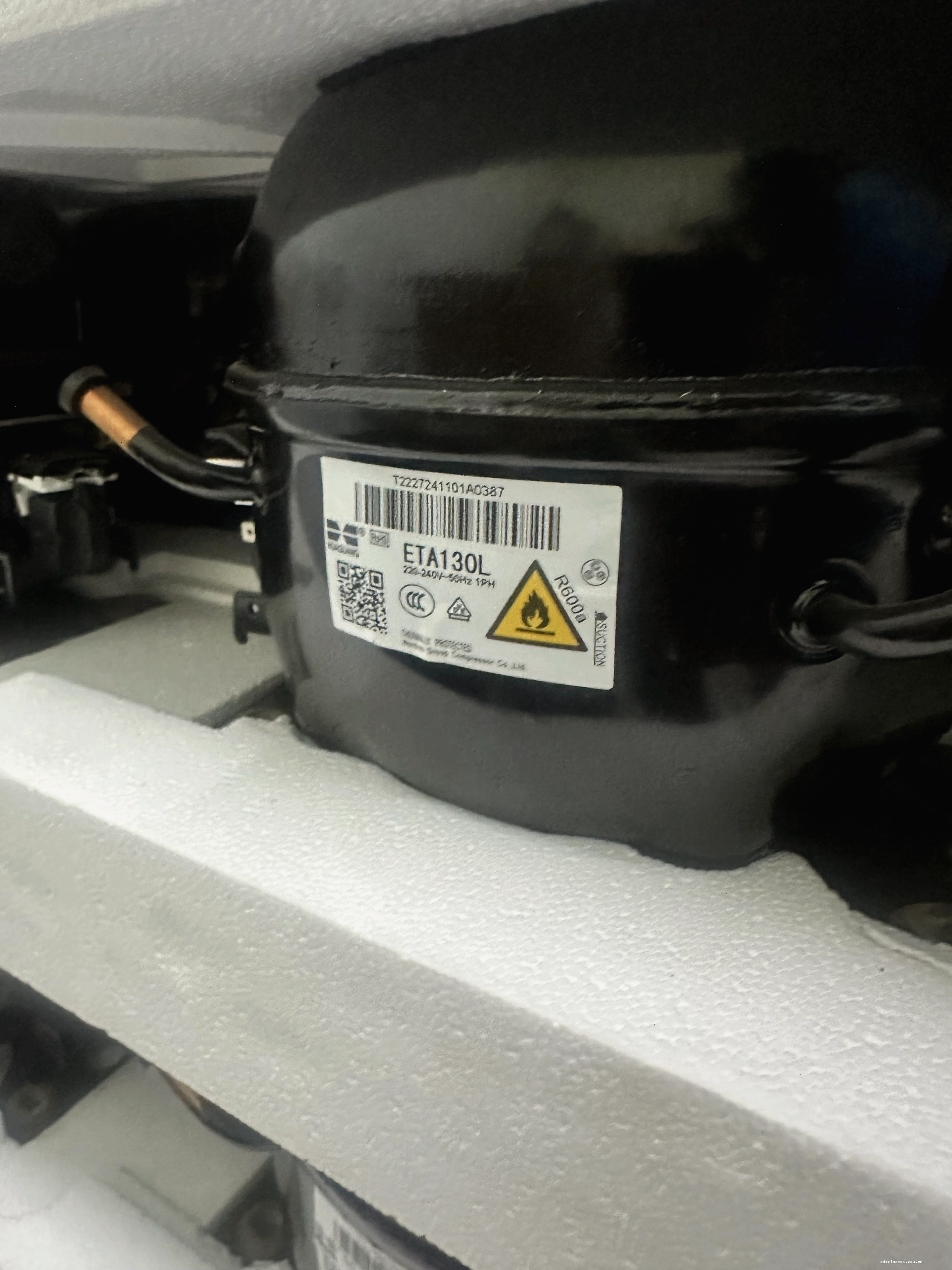 Máy nén tủ lạnh ETA130L, một bộ phận quan trọng trong hệ thống làm lạnh tương tự dàn ngưng tụ