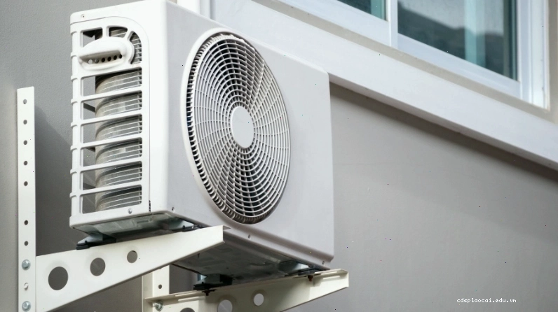 Minh họa lựa chọn giá đỡ cục nóng điều hòa có kích thước phù hợp với dàn nóng