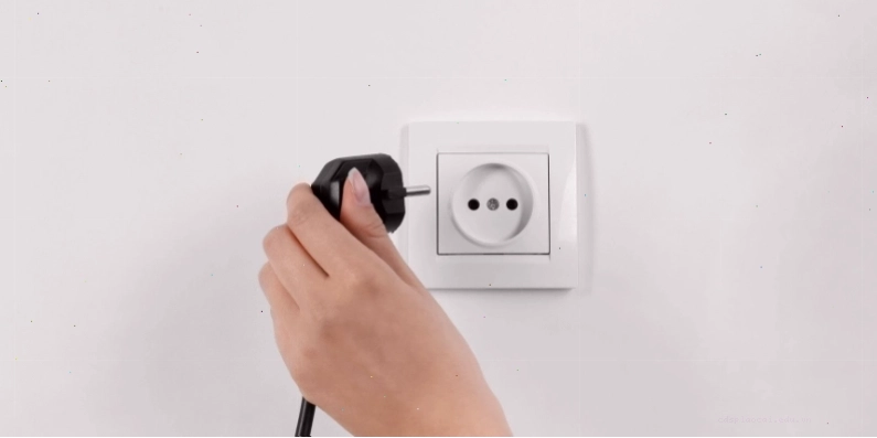 Ngắt kết nối dòng điện với máy giặt để đảm bảo an toàn trước khi thay thế linh kiện