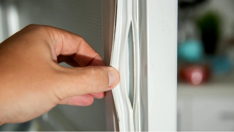 Nhận biết gioăng cửa tủ lạnh Sanyo bị hở bằng phương pháp kiểm tra đơn giản