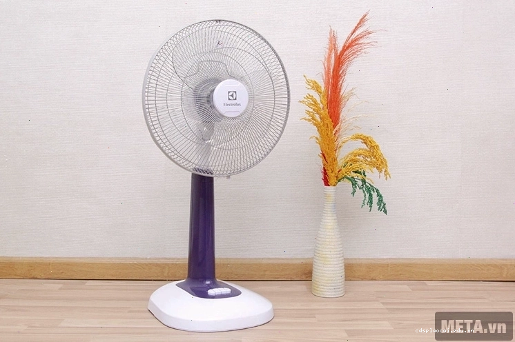 Quạt đứng Electrolux ESSF2063P với thiết kế hiện đại, sang trọng