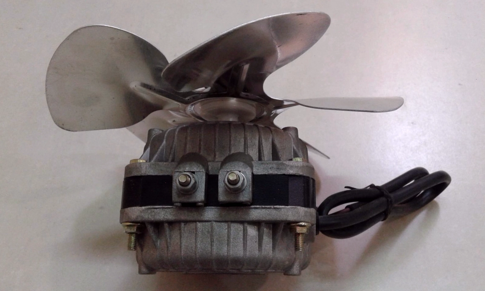 Quạt giải nhiệt dàn nóng 25W chiều xuôi, linh kiện quan trọng cho hệ thống