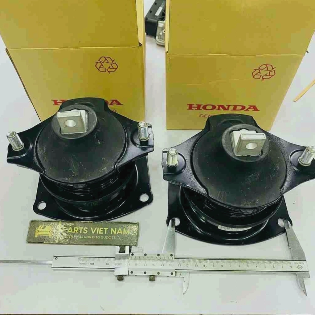 Quy trình thay cao su chân máy Honda Civic cần sự chính xác cao