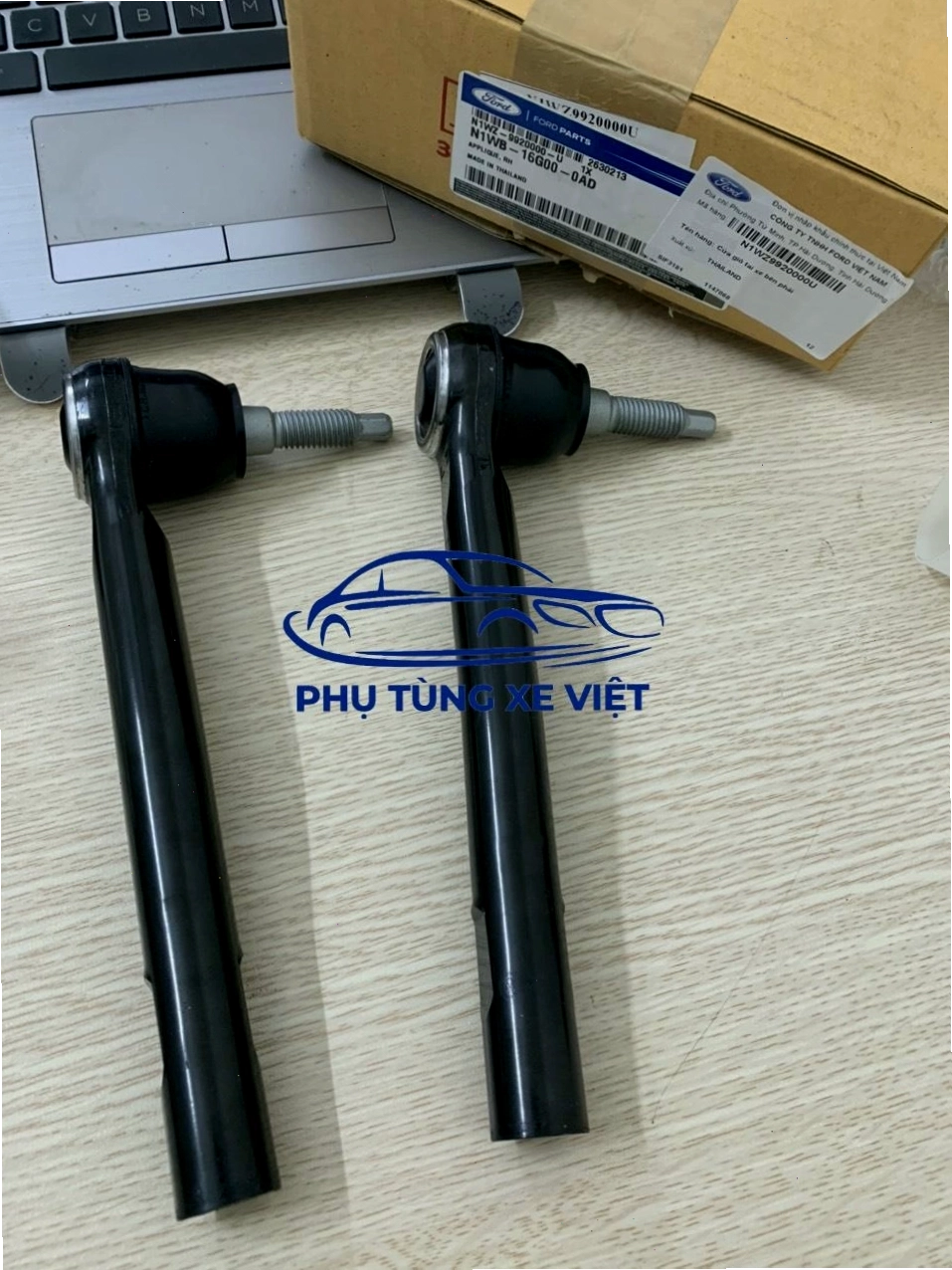 Rotuyn lái ngoài Ford Ranger Wildtrak 3.2 hư hỏng với bọc cao su bị rách