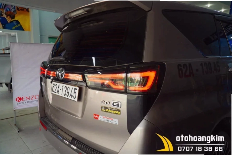 So sánh cường độ chiếu sáng đèn hậu Toyota zin và đèn thay thế