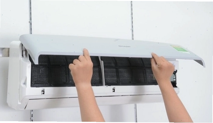 Sử dụng nước và chất tẩy rửa nhẹ để làm sạch lưới lọc bụi Panasonic