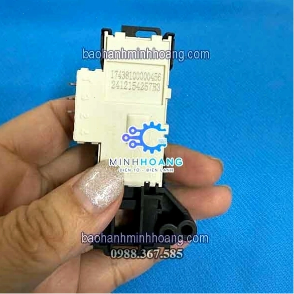 Tay nắm cửa máy giặt Toshiba TW-BH95S2 chính hãng