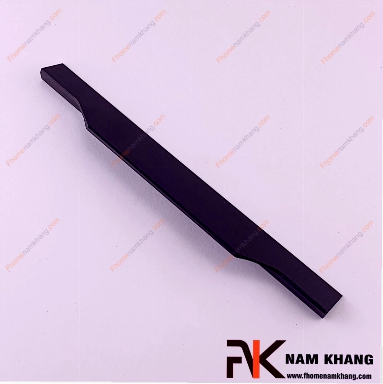 Tay nắm cửa tủ dạng thanh NK369D-D, mang lại vẻ ngoài tinh tế và sang trọng cho tủ lạnh