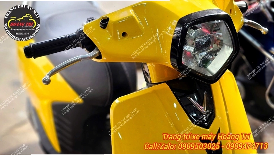 Tay thắng zin của xe Vinfast Vento S có thiết kế đơn giản, màu sắc trung tính