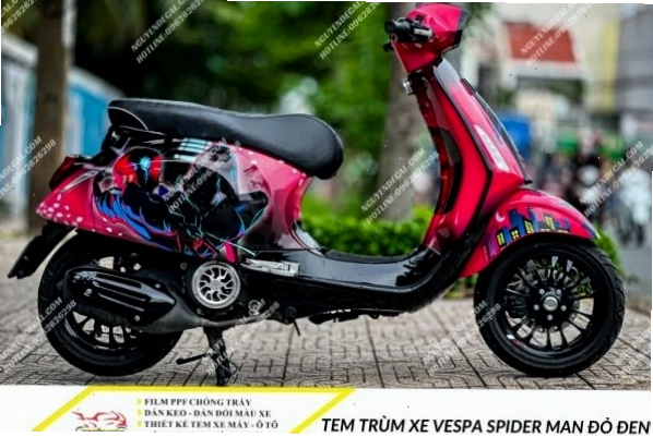 Tem trùm xe Vespa Spider Man đỏ đen ấn tượng