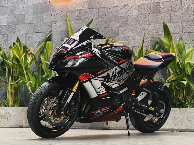 Tem Xe Kawasaki: Nâng Tầm Phong Cách và Bảo Vệ Toàn Diện