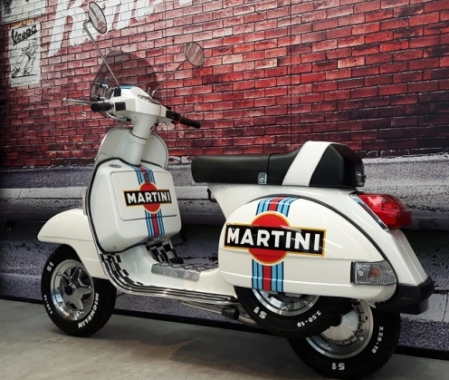 Tem Xe Vespa: Nâng Tầm Phong Cách Cho Dòng Xe Biểu Tượng