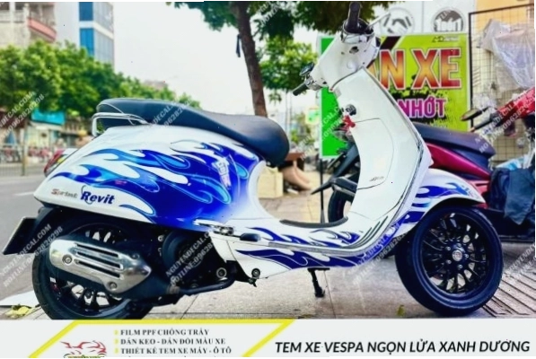 Tem xe Vespa ngọn lửa xanh dương mạnh mẽ