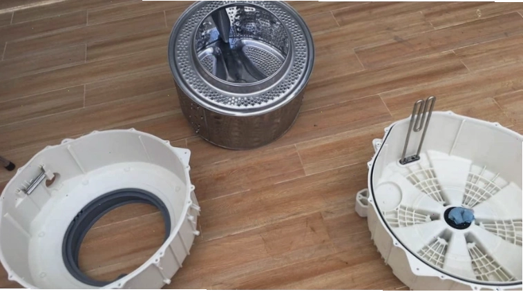 Tháo vòng bi cũ khỏi trục máy giặt