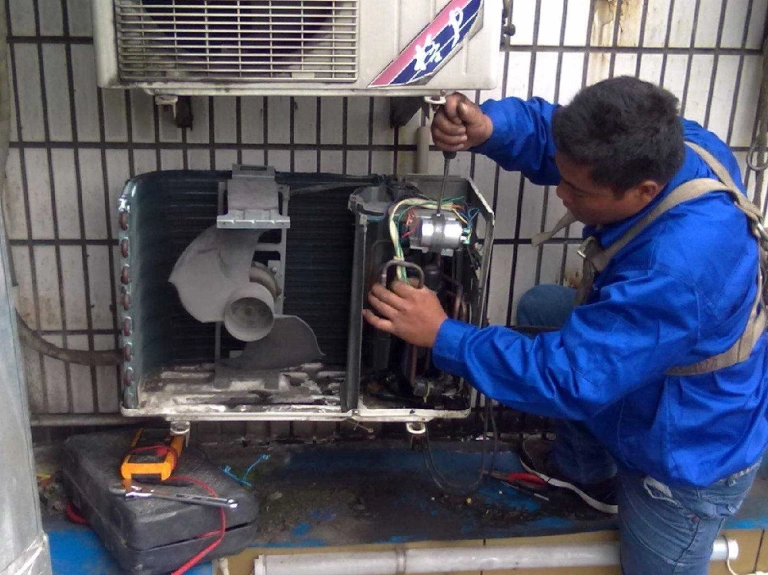 Thay block máy nén điều hòa Gree tại nhà ở Thành phố Hồ Chí Minh