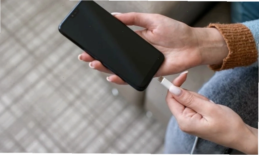 Thay bộ sạc khác cho điện thoại Samsung
