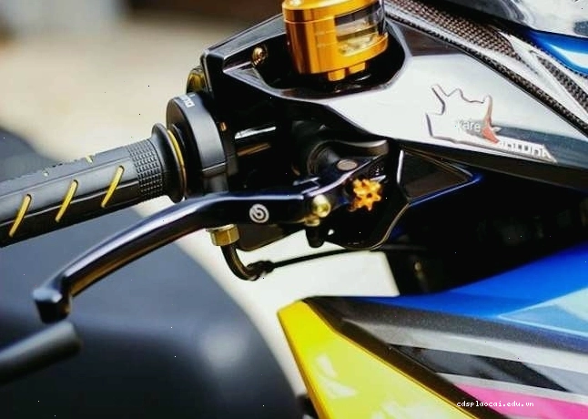 Thay tay phanh sau xe Air Blade Honda
