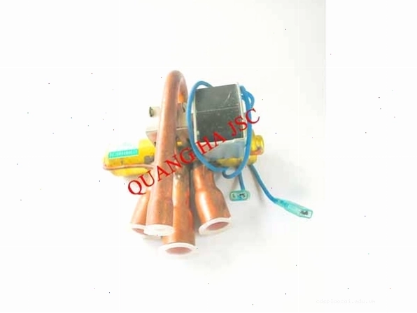 Thay thế van đảo chiều điều hòa là công việc đòi hỏi chuyên môn cao