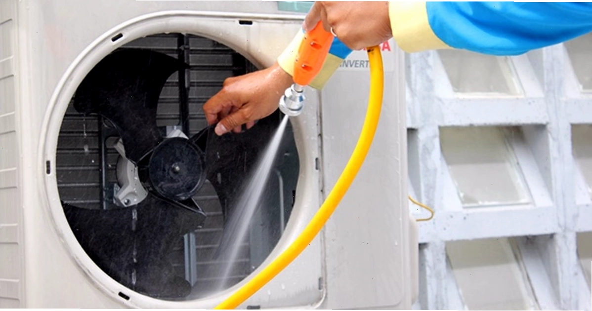 Vệ sinh cục nóng điều hòa