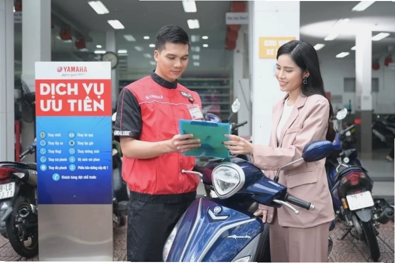 Vệ sinh sạch sẽ xích tải Yamaha là bước đầu tiên