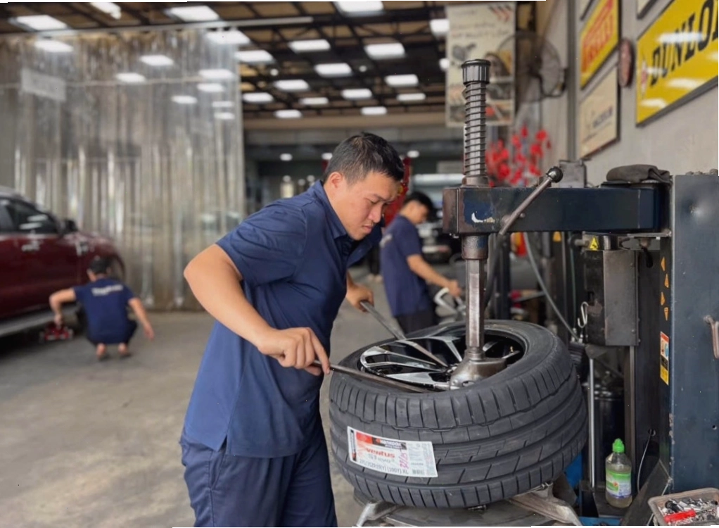 Vinfast Lux A thay vỏ xe Hankook chuyên nghiệp tại Thanh An