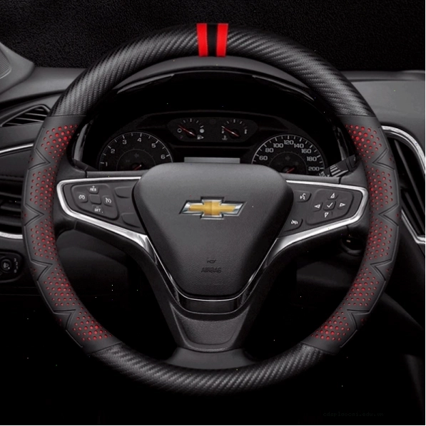 Vô lăng Chevrolet bọc sợi carbon cao cấp, thể thao và hiện đại