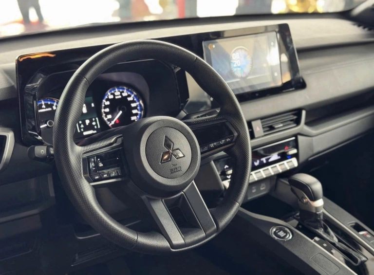Vô Lăng Mitsubishi: Kích Thước, Tính Năng và Độ Bền