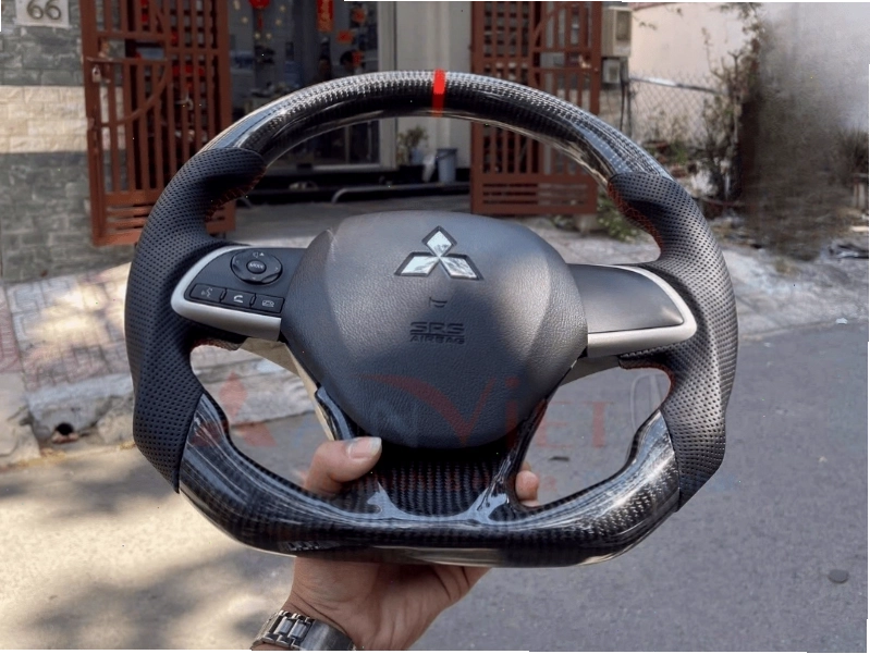 Vô lăng xe Mitsubishi Xpander độ kiểu D-cut thể thao