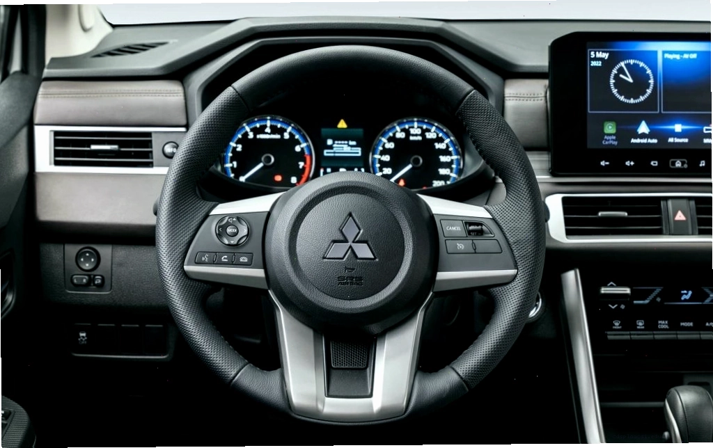 Vô lăng xe Mitsubishi Xpander với thiết kế bọc da sang trọng